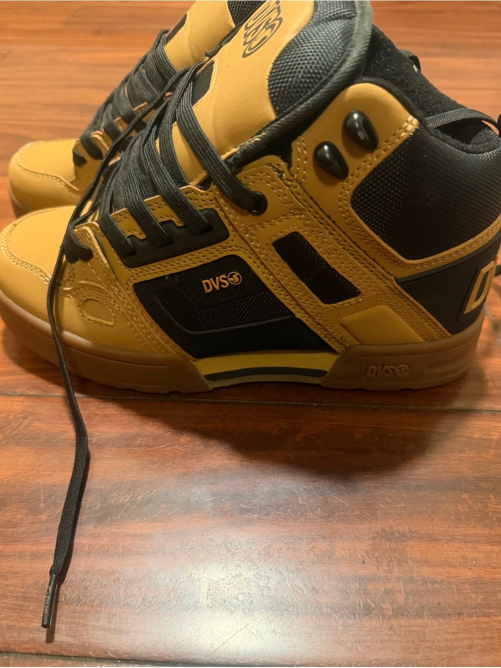DVS Men’s High-Top Sneaker in Wheat and Black sizes 7 new with out tags